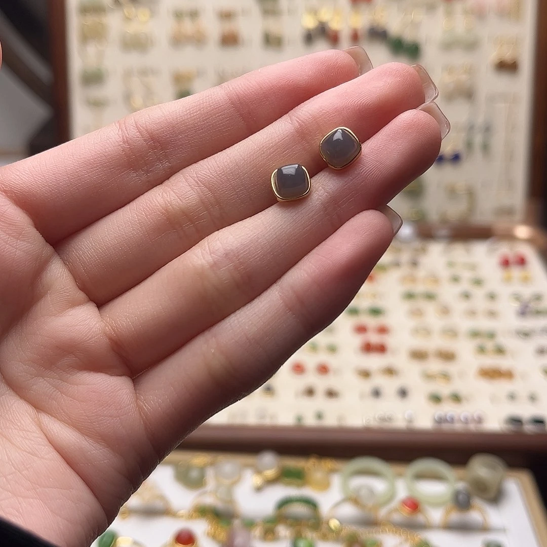 和田玉未镶嵌耳饰