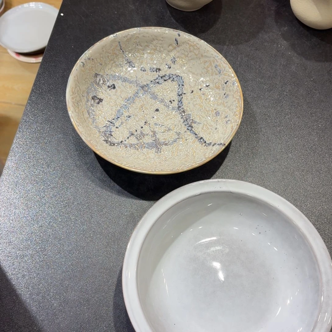 瓷微瑕两个介意勿拍 不影响使用