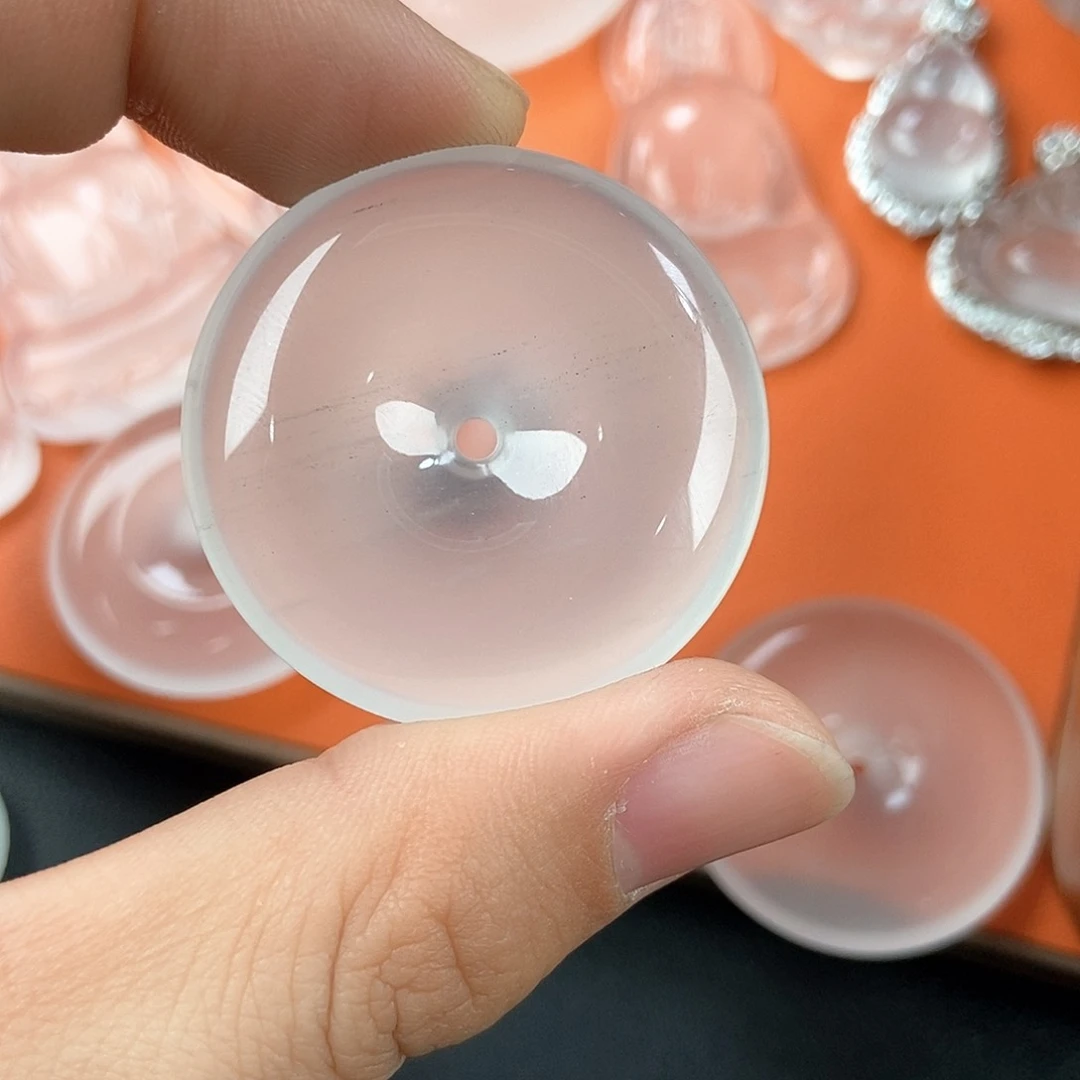 石英质玉颈饰未镶嵌平安扣