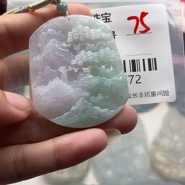 翡翠未镶嵌颈饰挂件