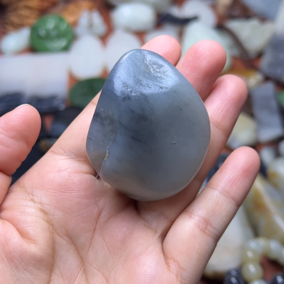 和田玉未镶嵌把件