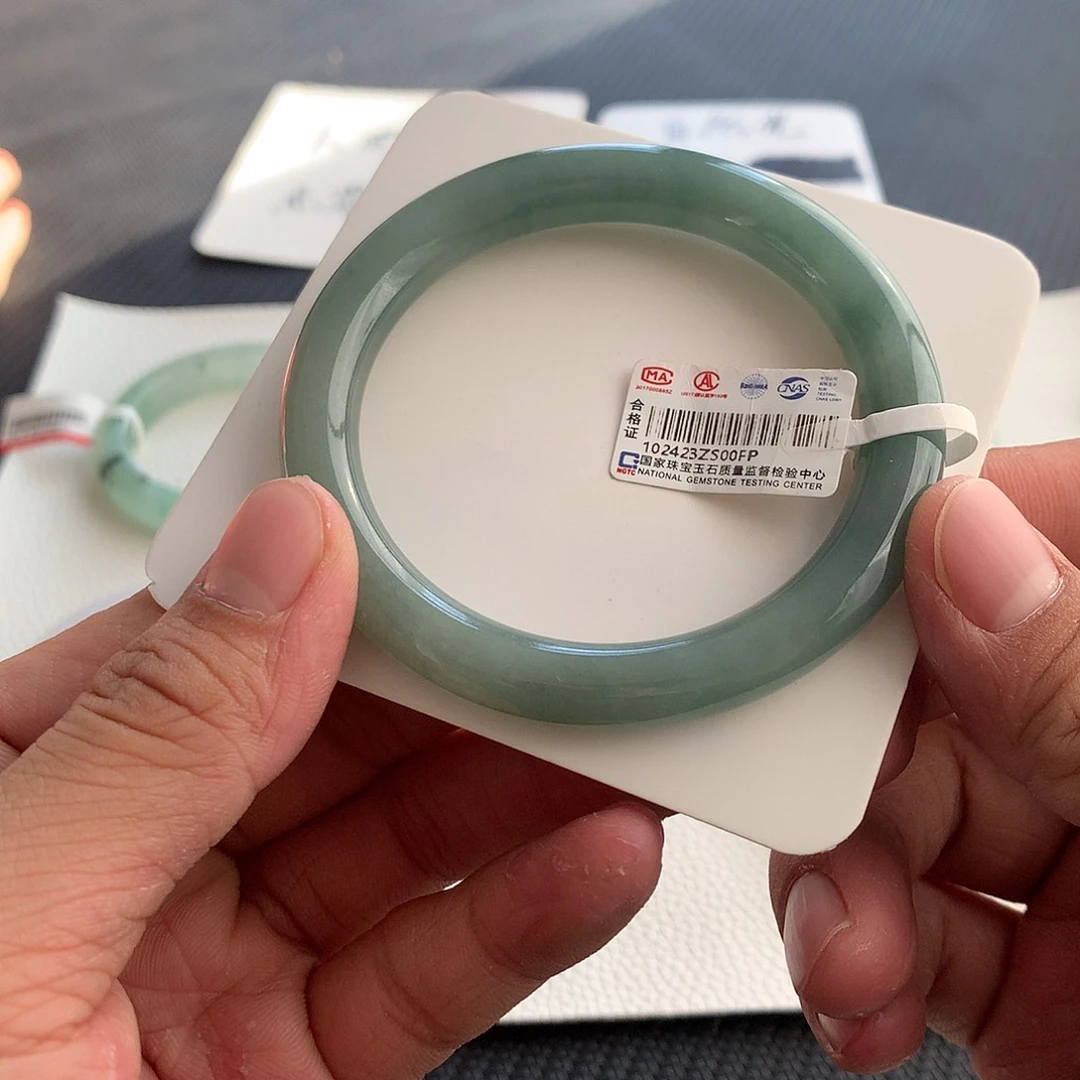 翡翠手镯未镶嵌17号 54