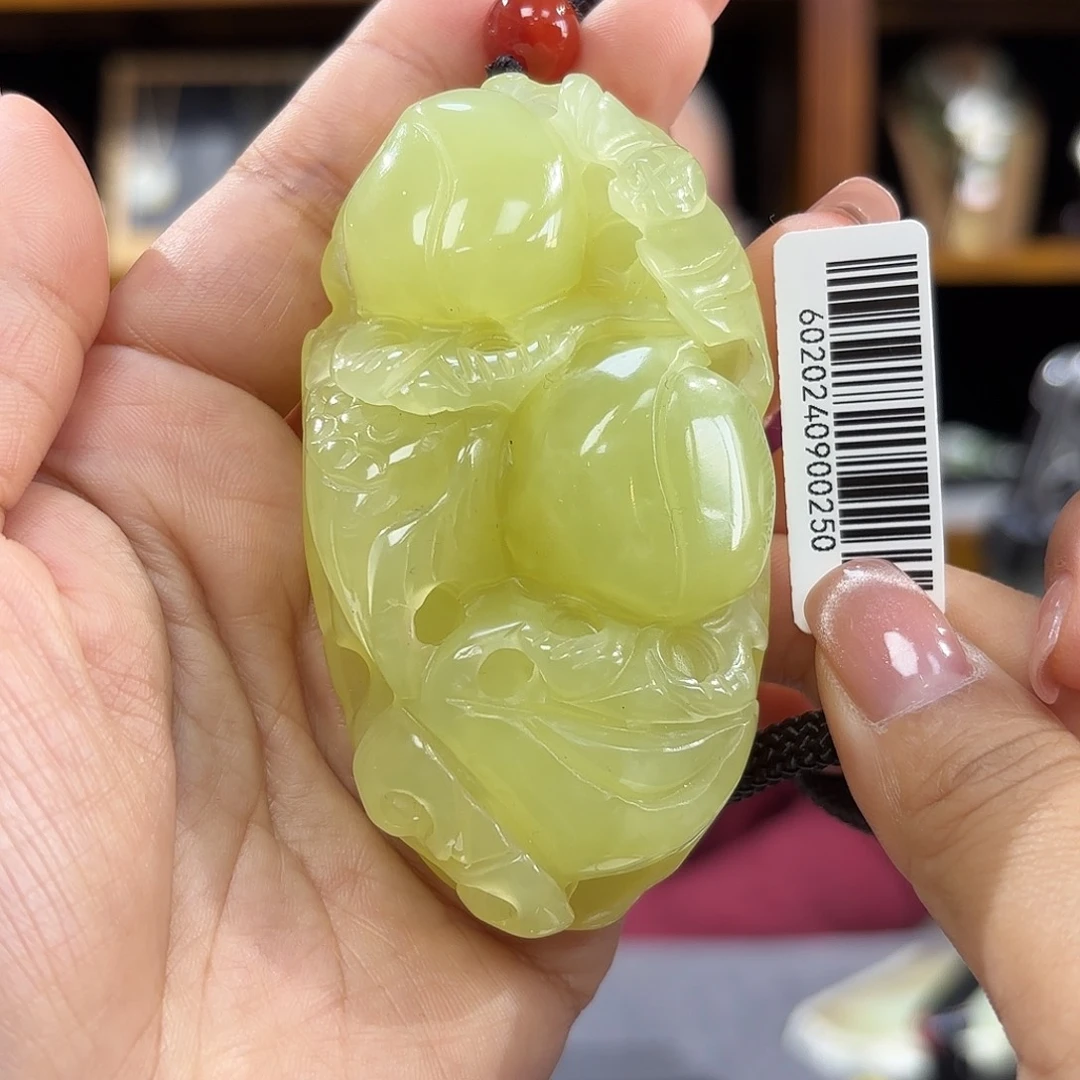 岫玉手把寿桃未镶嵌