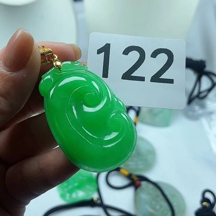 翡翠吊坠(赠链)未镶嵌