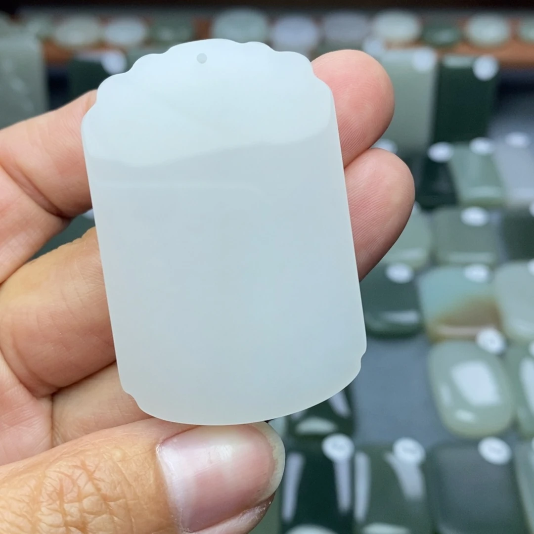 和田玉颈饰未镶嵌小**生