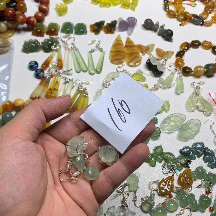 点***痣蛇纹石玉合金耳钉