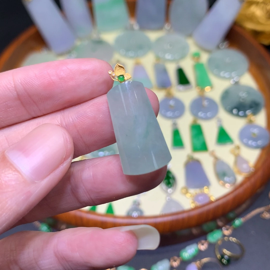 翡翠吊坠(不含链)18K金镶嵌