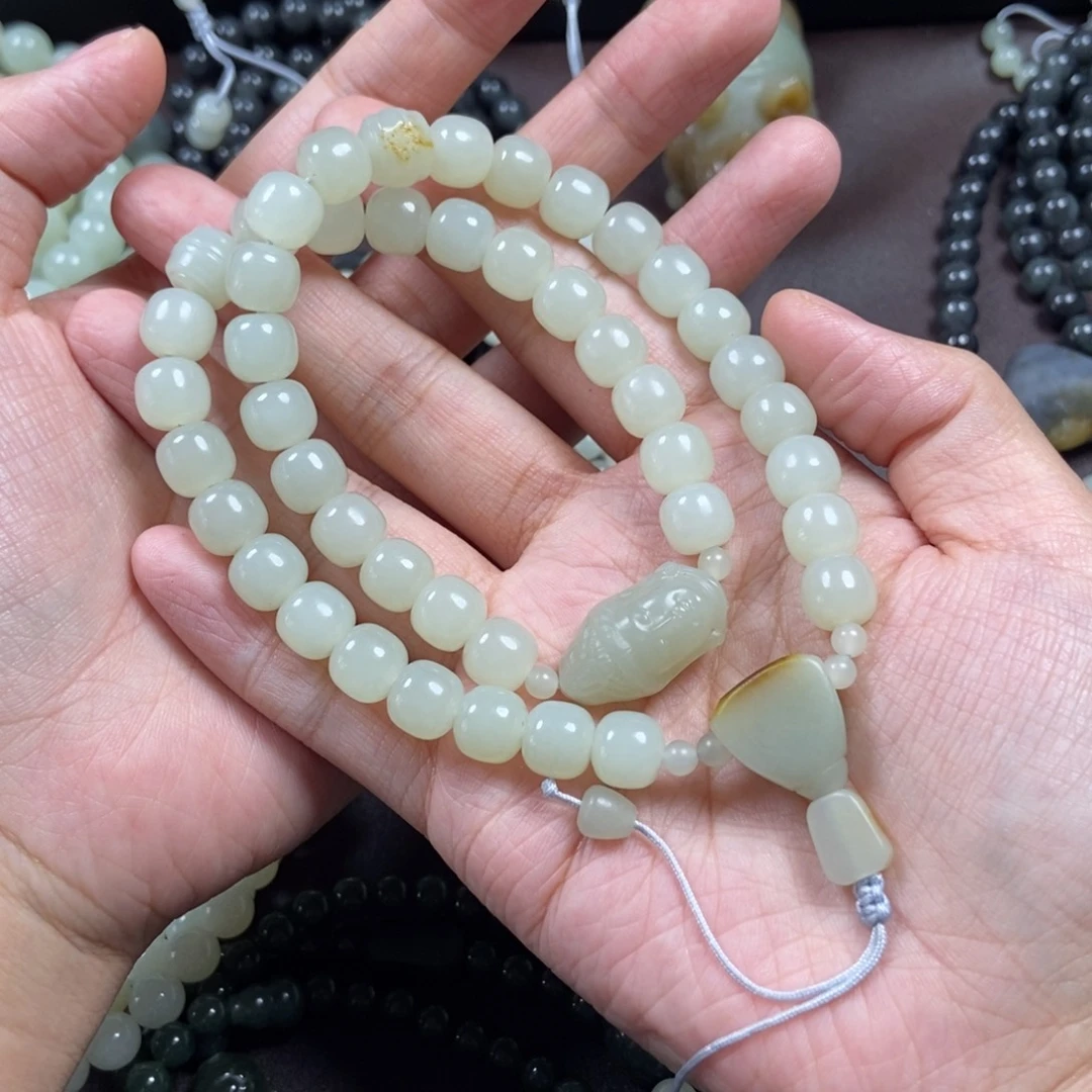 恩***尚和田玉未镶嵌把件