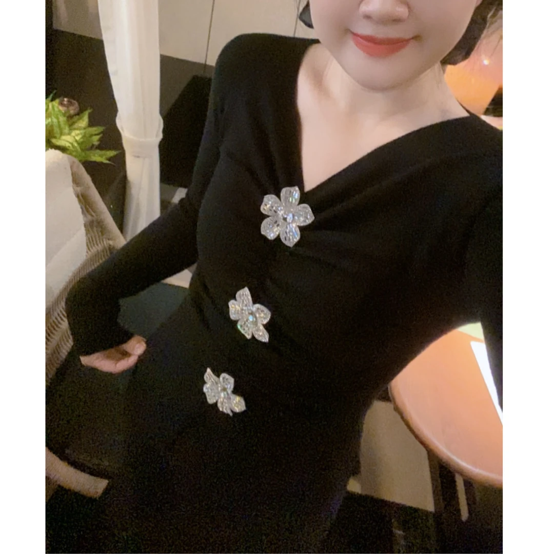 魅鹊 170 秋冬新款轻奢气质时尚百搭钉花显瘦针织衫