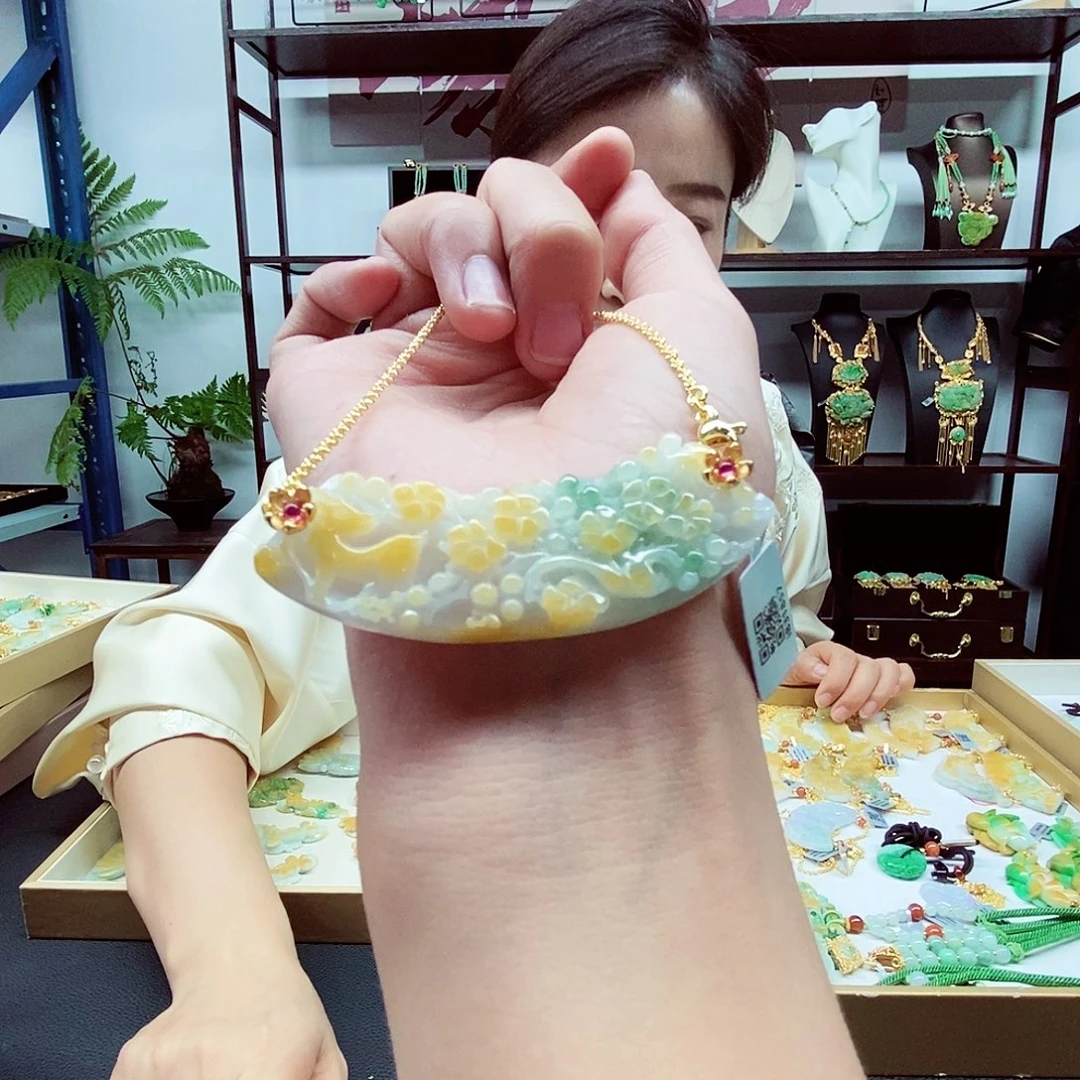 翡翠未镶嵌颈饰国风翡翠吊坠
