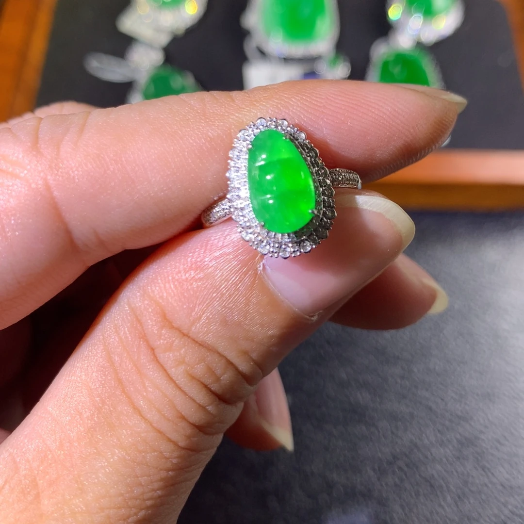 翡翠18K金镶嵌戒指翡翠