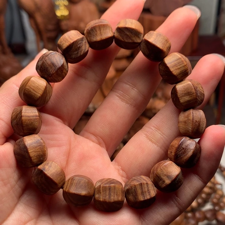 檀香木把件老山檀木1.2沉水