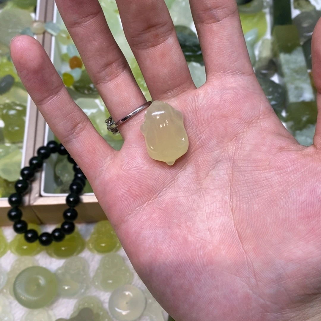 岫玉未镶嵌吊坠(不含链)