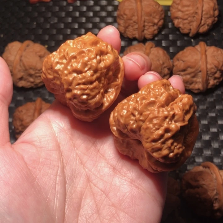 晒***鹰文玩核桃把件蛤蟆