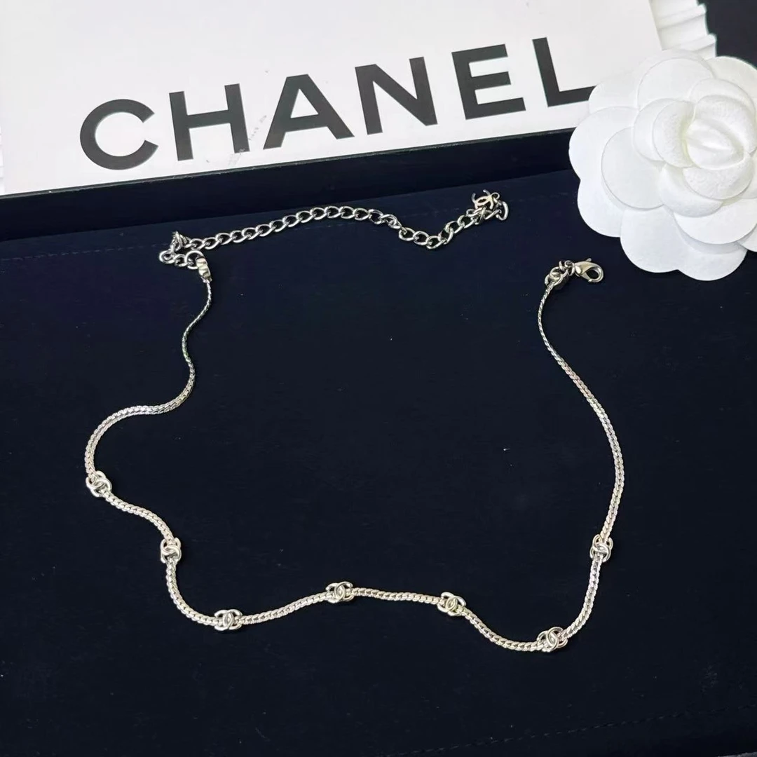 95新 Chanel/香奈儿 柚礼中古/香奈儿银色七花项链nm601012
