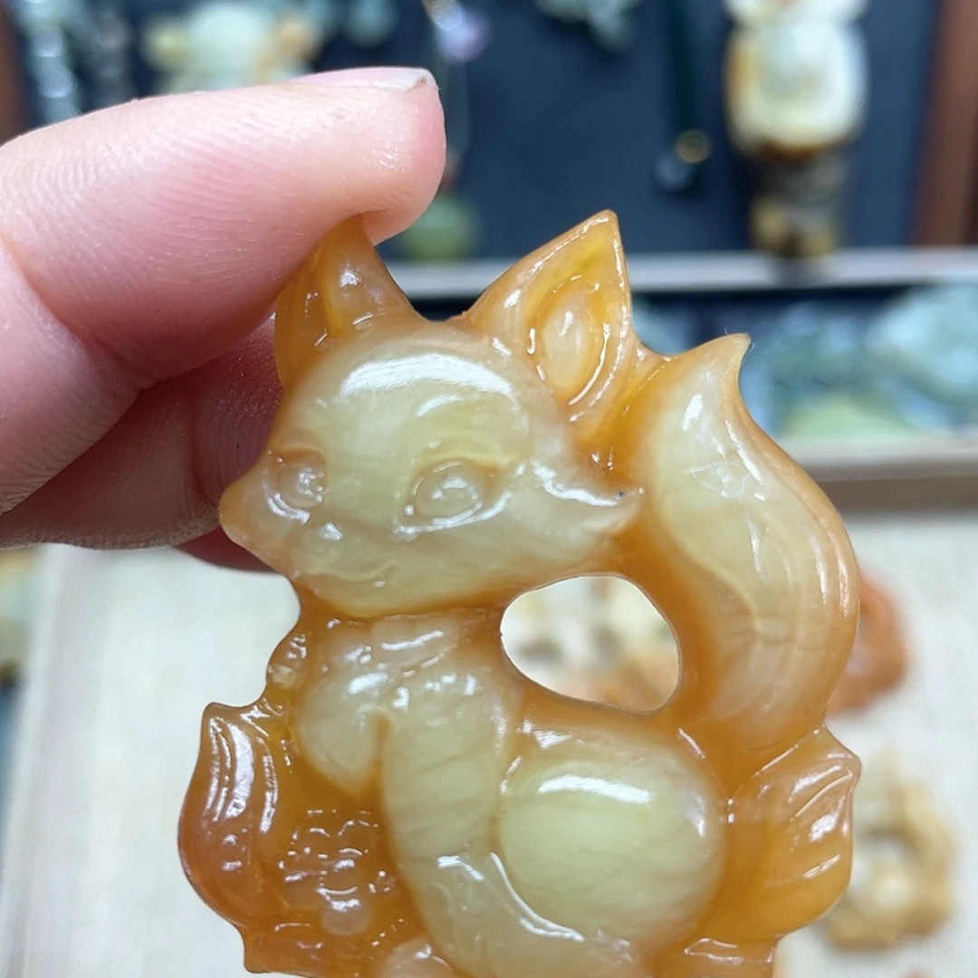 七***妖未镶嵌蛇纹石玉颈饰
