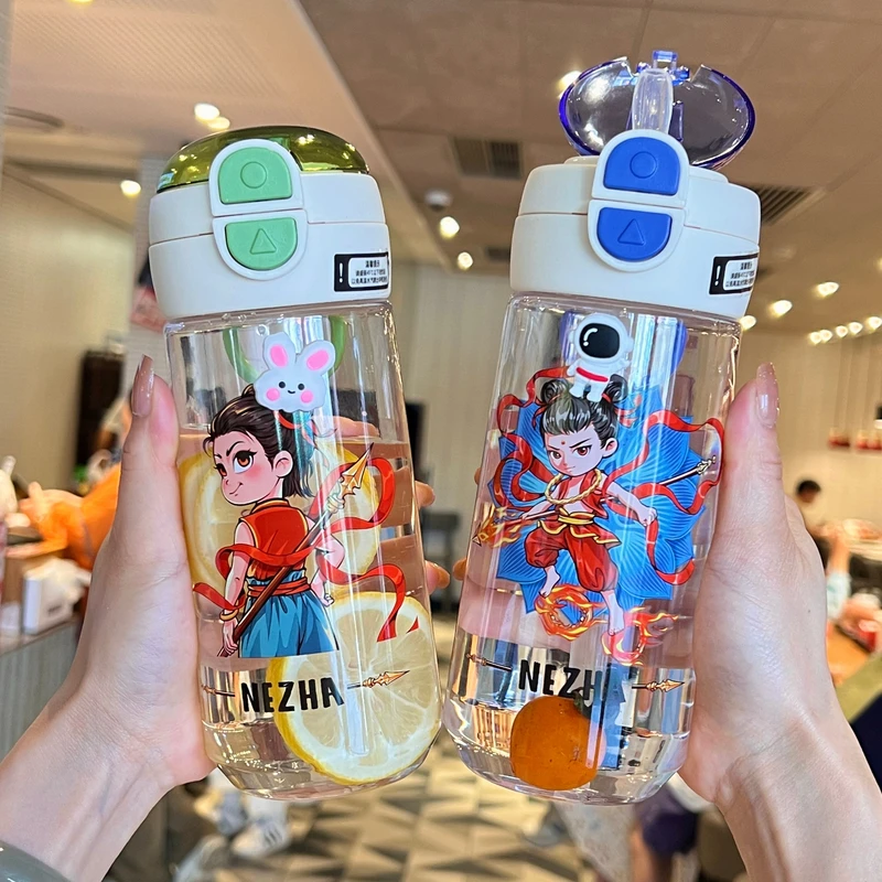 哪吒儿童吸管水杯运动随手杯男女孩便携耐高温小学生上学专用水壶
