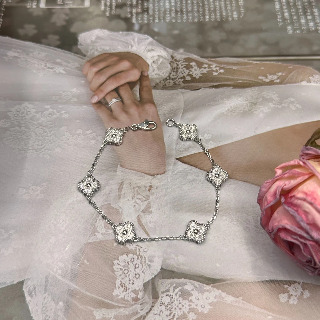 18k金小六花满钻六花手链K白-9MM