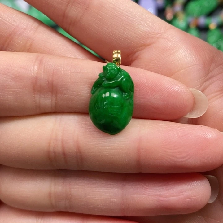 颈饰未镶嵌翡翠吊坠