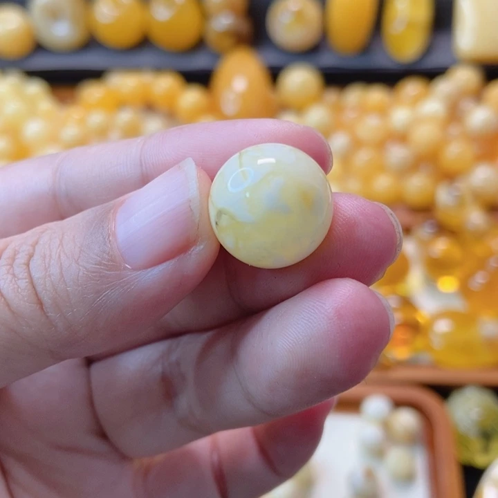 琥珀未镶嵌颈饰天然蜜蜡