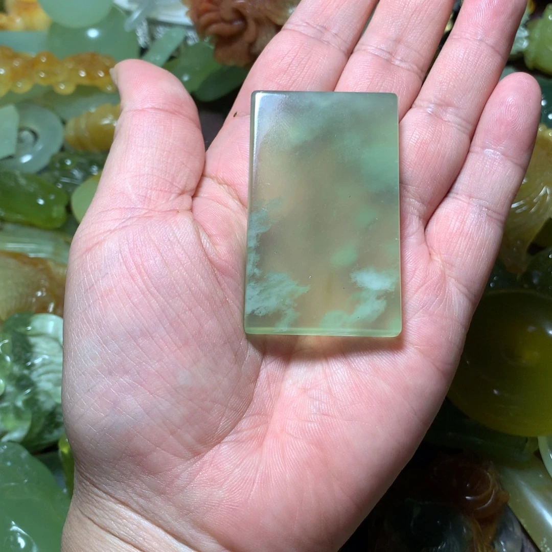 蛇纹石玉未镶嵌颈饰