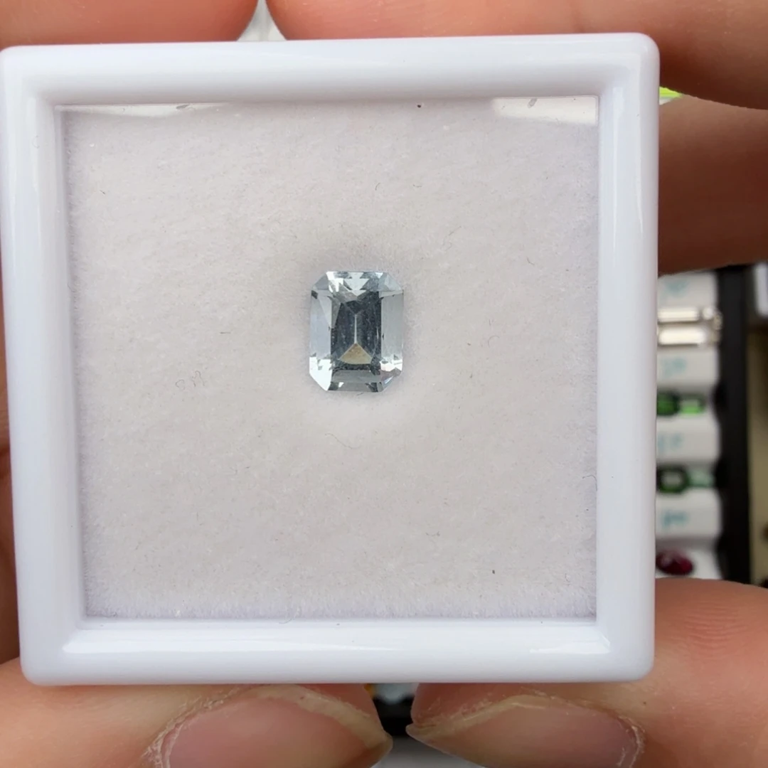 裸石海蓝宝石天然纯净无瑕 1.35ct