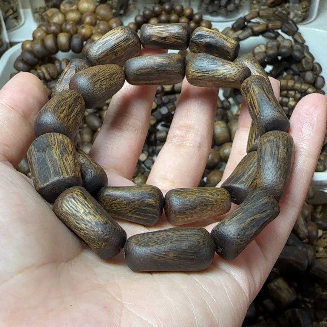 吉****手串沉香树心油两条30.5克海南莺歌绿