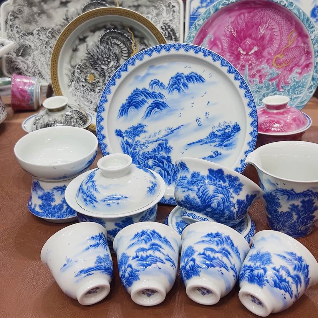 摆件景德镇陶瓷学院等单位联合举办了多