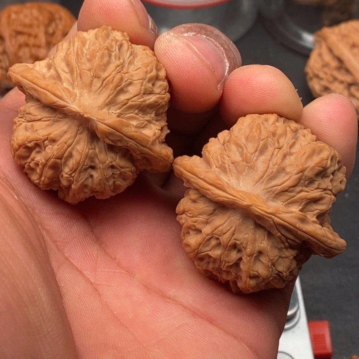 文玩核桃把件血麒麟41.5