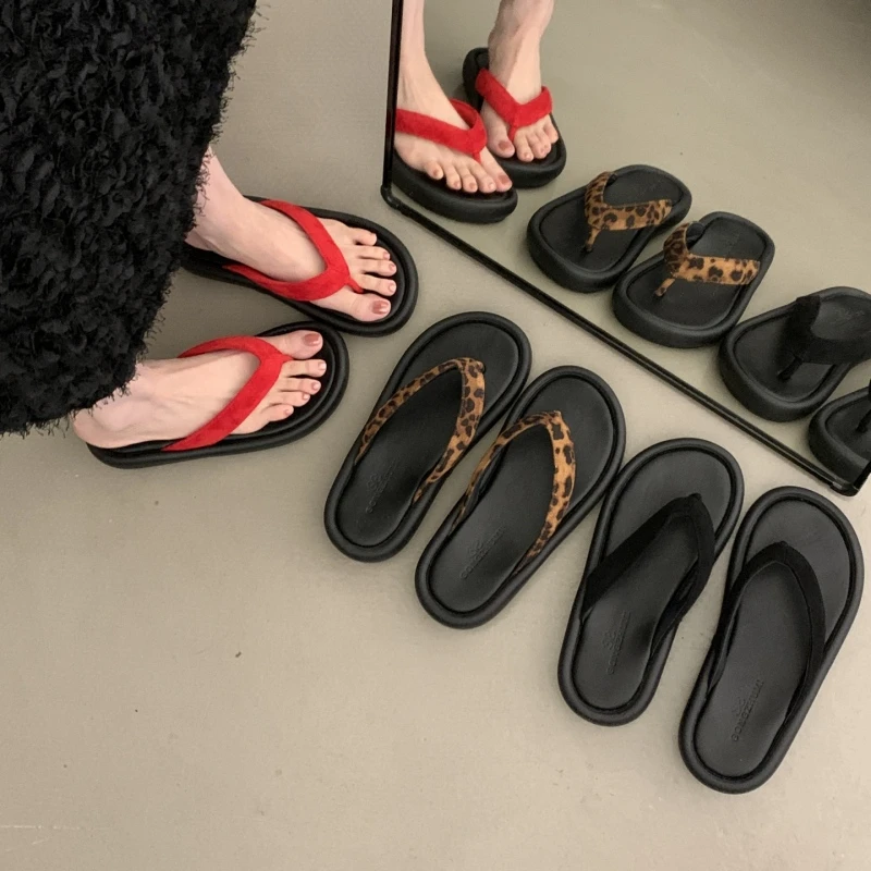 南在南方时尚ins平底纯色人字拖女夏季外穿豹纹凉拖鞋海边夹脚鞋