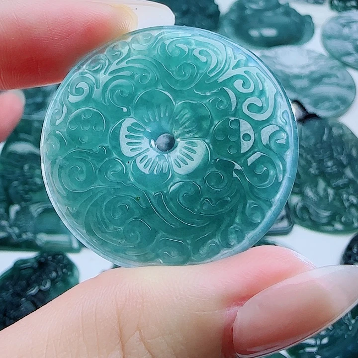 翡翠未镶嵌颈饰多样性发货天然的A货翡翠