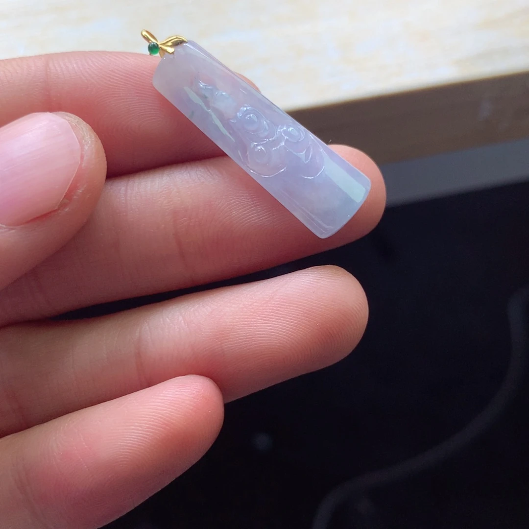 翡翠颈饰18K金镶嵌吊坠