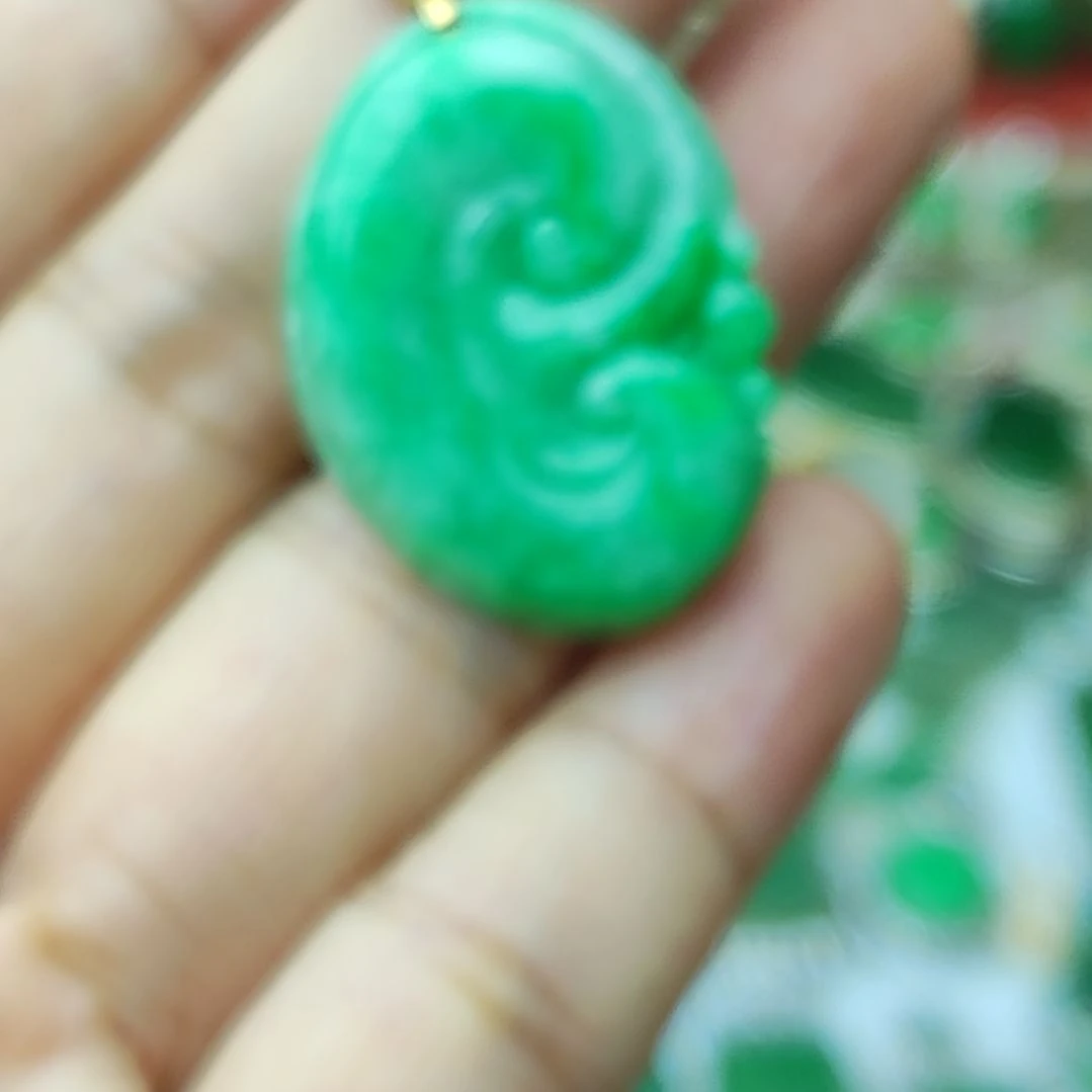翡翠18K金镶嵌颈饰11