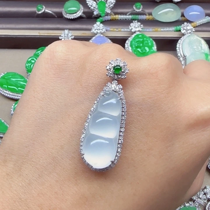 翡翠18K金镶嵌颈饰豆子