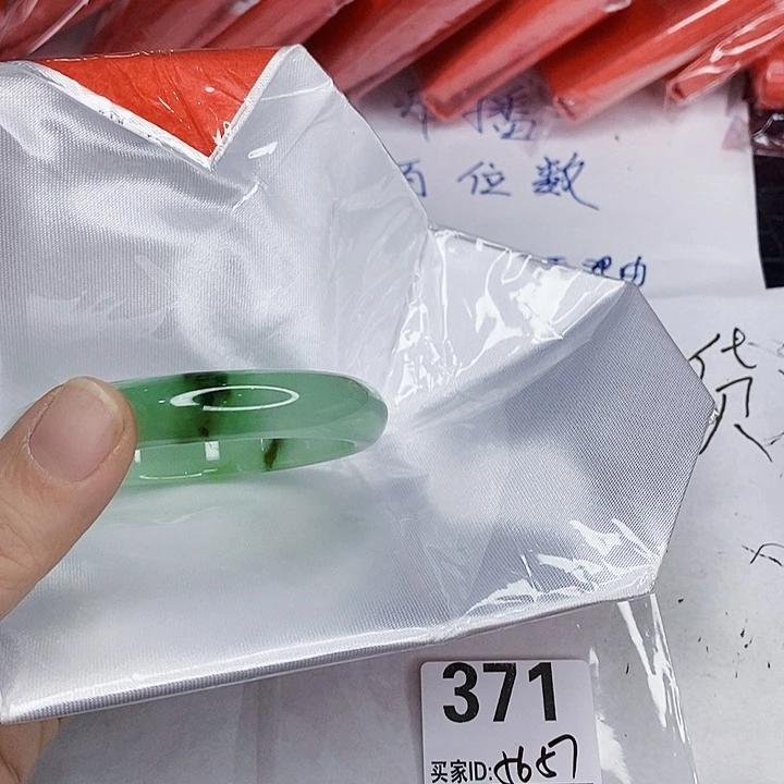 翡翠未镶嵌手镯一图一物实物为准（微瑕处理）