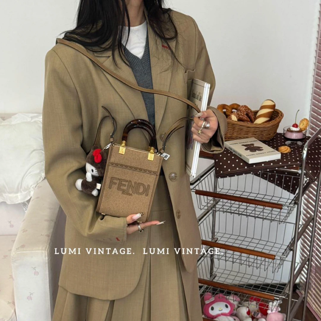 95新 FENDI/芬迪 Lumi包展-毛毡步琴谱单肩包