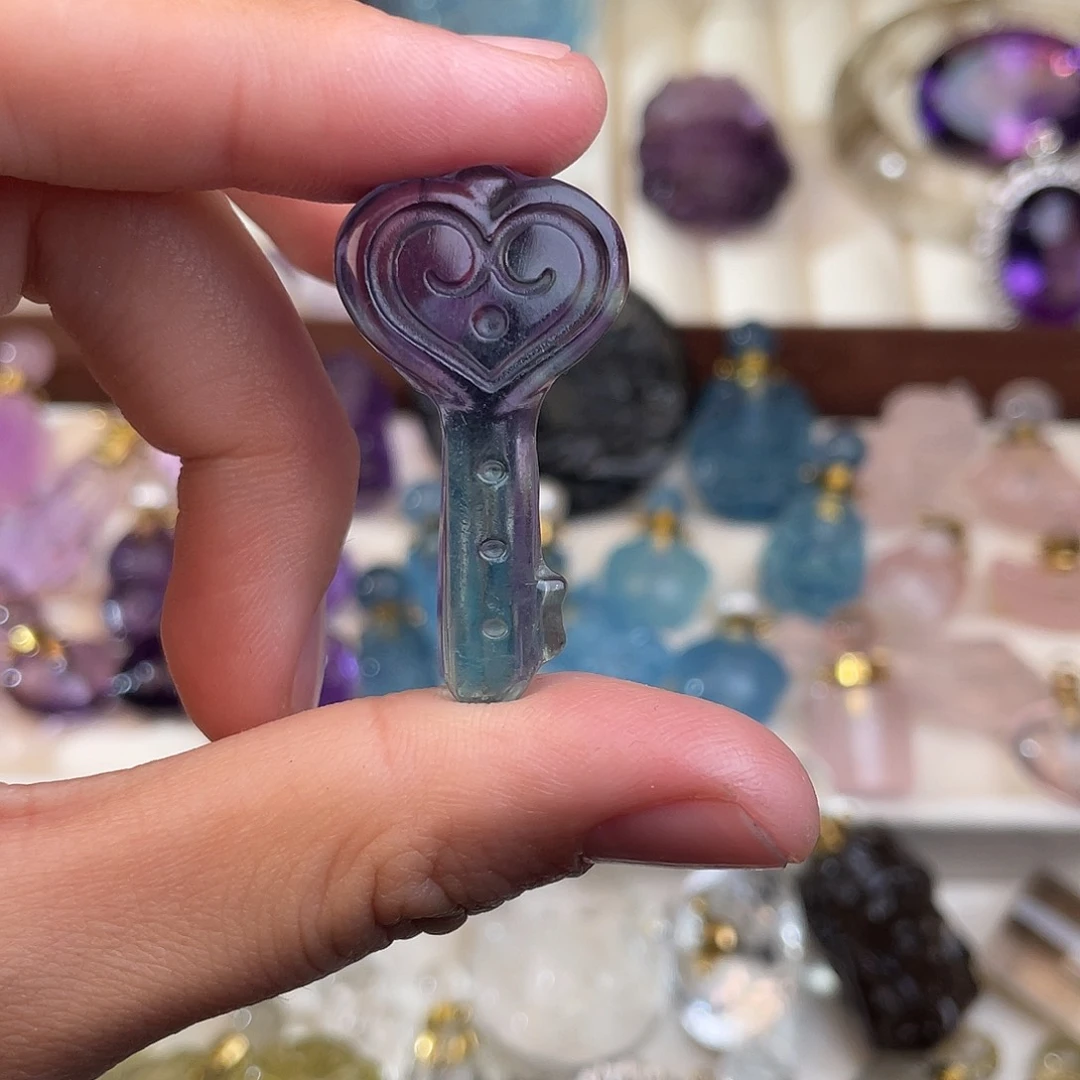 紫晶颈饰未镶嵌淡***光天然水晶吊坠938