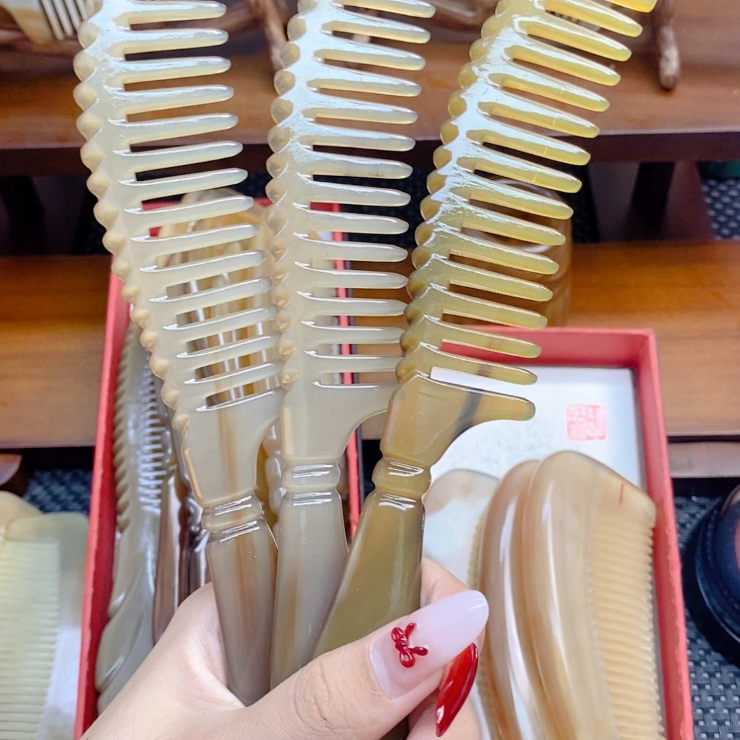 纯手工制作纯牛角梳子