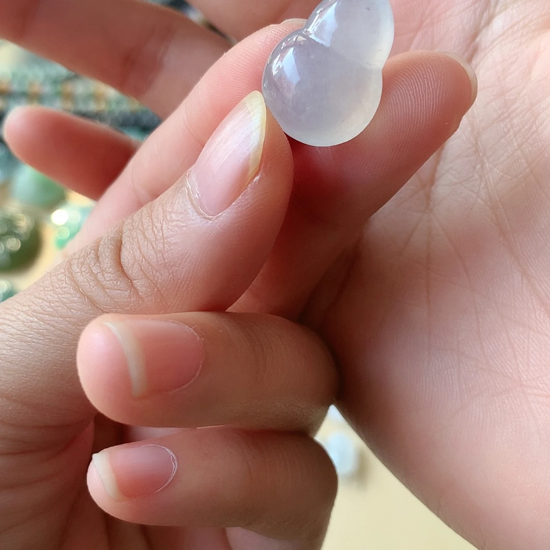 翡翠未镶嵌颈饰葫芦