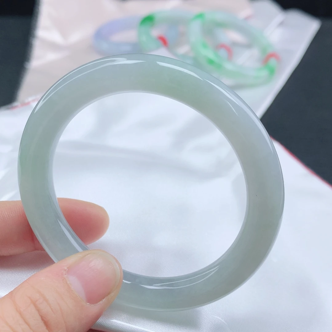 翡翠未镶嵌手镯（圆镯）54+浅绿翡翠手镯