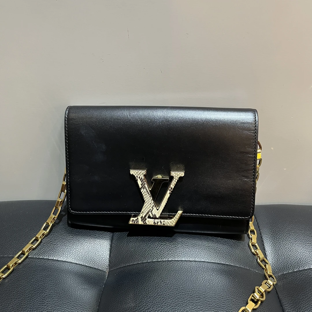 95新 LV LV 路易威登 Chain Louise 斜挎包 牛皮 黑金 