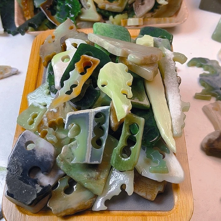 子***频未镶嵌和田玉（糖玉）挂件