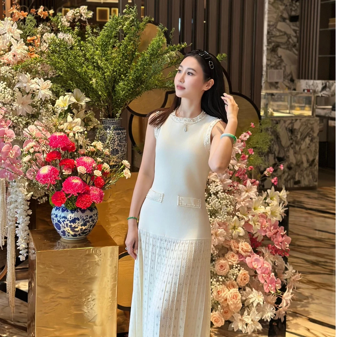 SD 25夏季爆款小香风圆领镂空钉珠修身显瘦气质拉满无袖连衣长裙