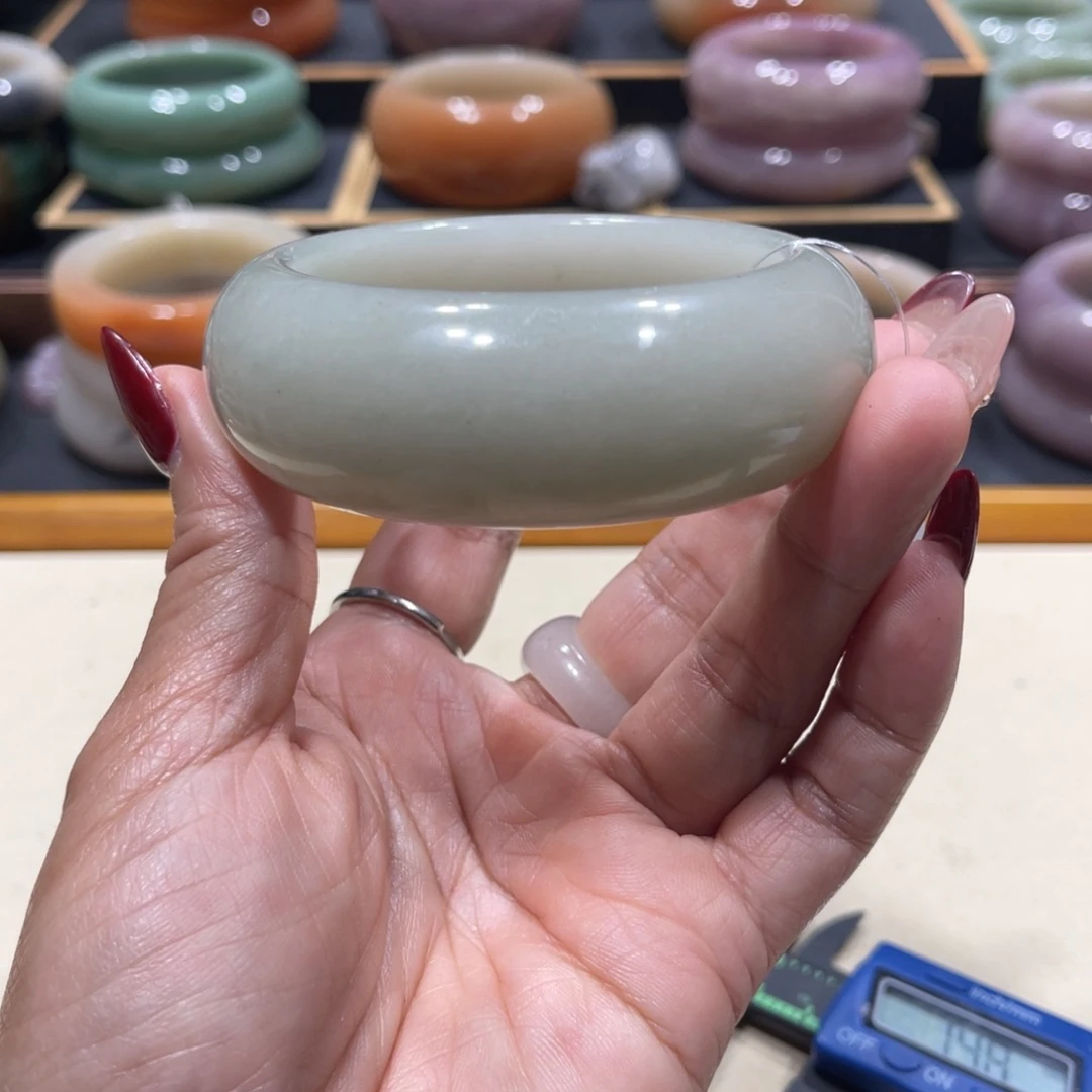 未镶嵌手镯石英岩玉