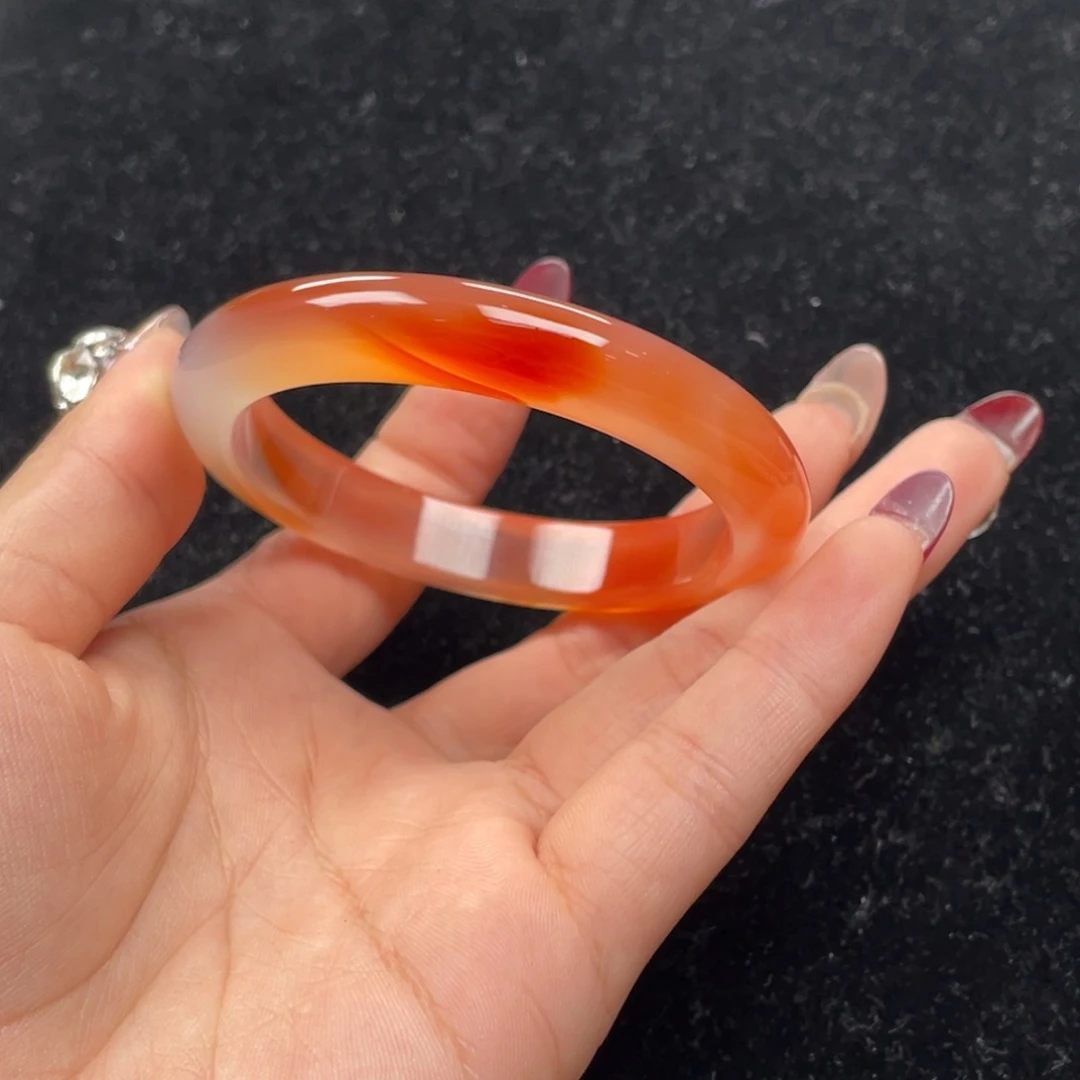 玛瑙/玉髓手镯未镶嵌许****?