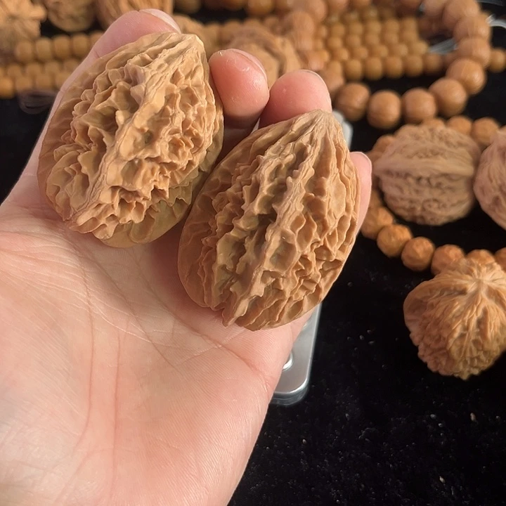 文玩核桃把件39左右招财鼠，微瑕，编号019