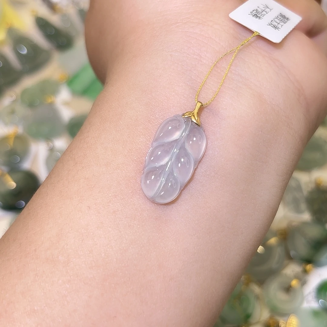 翡翠18K金镶嵌颈饰叶子