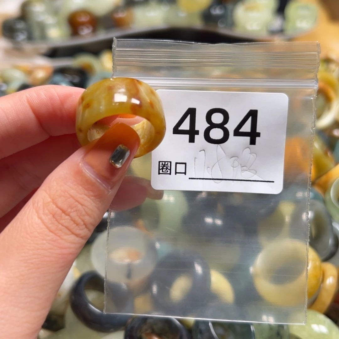 半***辣蛇纹石玉未镶嵌戒指