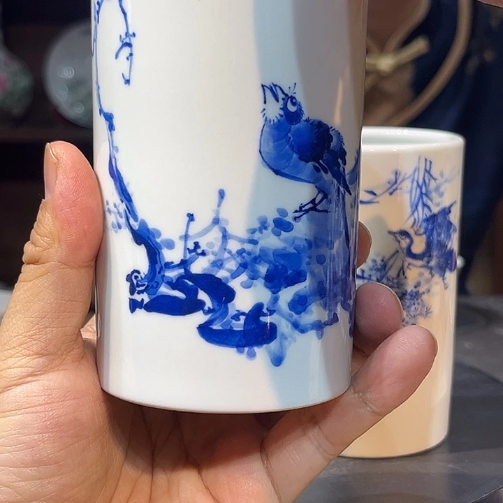 遮***看摆件青花花鸟笔筒
