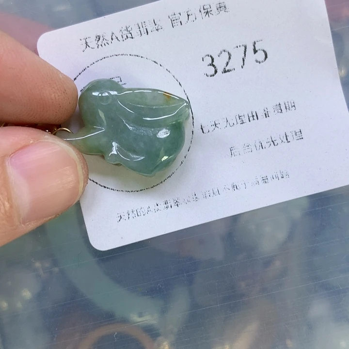 翡翠挂件未镶嵌翡翠